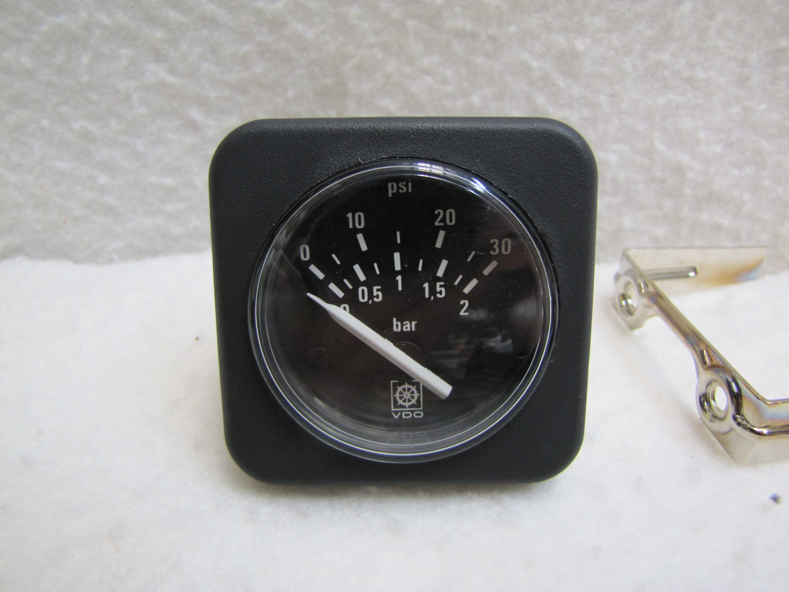 VDO Marine Pressure Gauge 30 PSI w/ Sq. Bezel eBay
